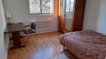 3 chambres, bureau, Wi-Fi gratuit, draps fournis