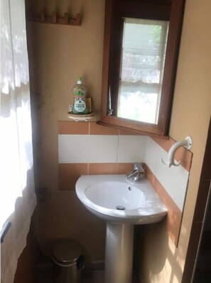 Haartrockner, Handtücher, Seife, Shampoo