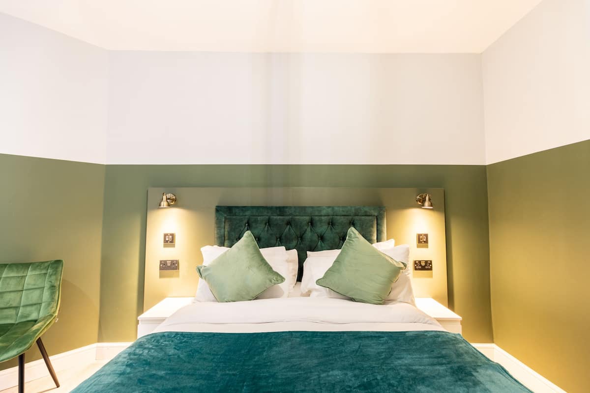 Premium Studio, Ensuite (Double) | Iron/ironing board, free WiFi