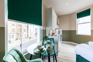 Studio Premium, salle de bains attenante (Twin) | Restauration