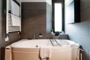 Shower, hair dryer, bidet, towels - Near the Lido of Lugano (THE CENTRAL HOME) (Lugano)