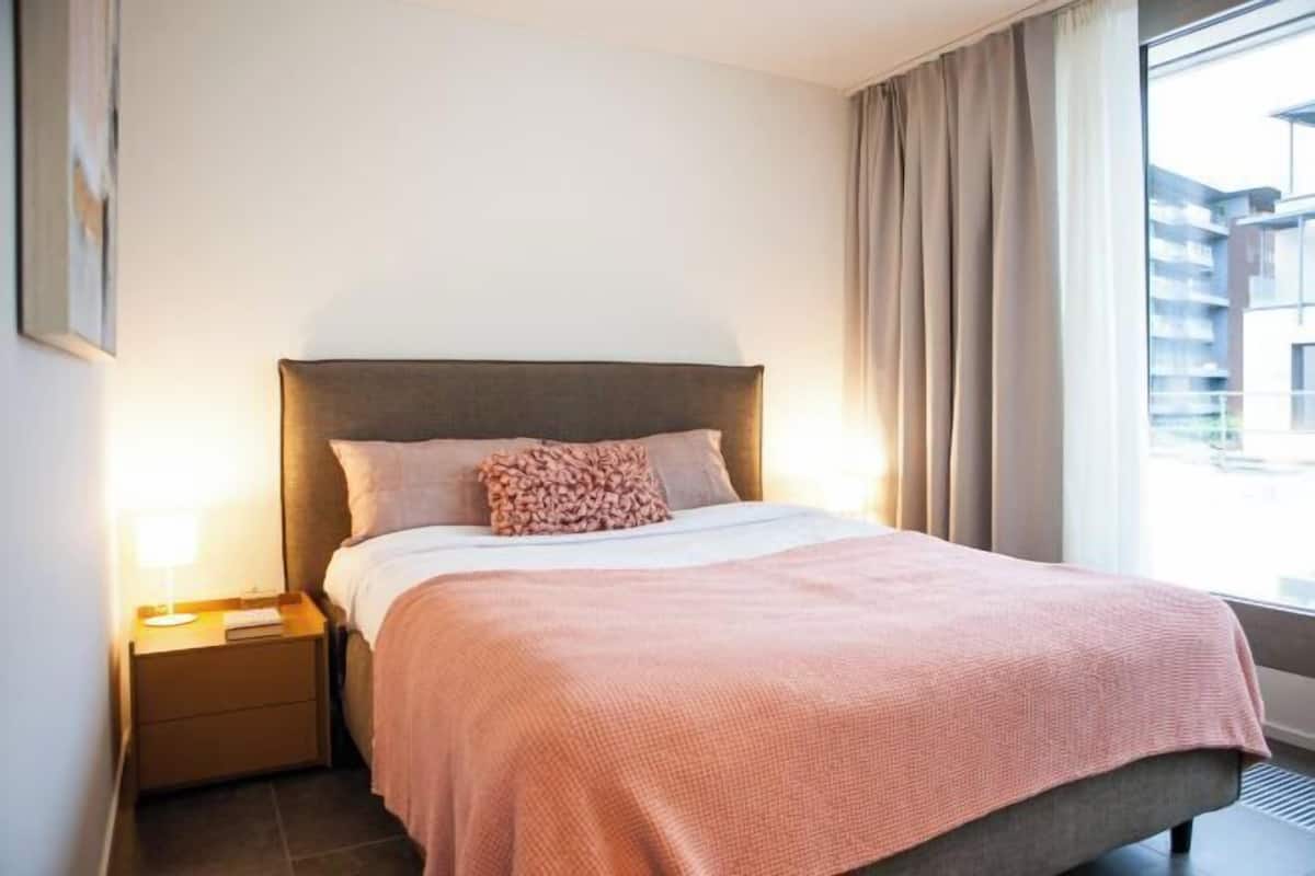 1 bedroom, hypo-allergenic bedding, memory-foam beds, free minibar items