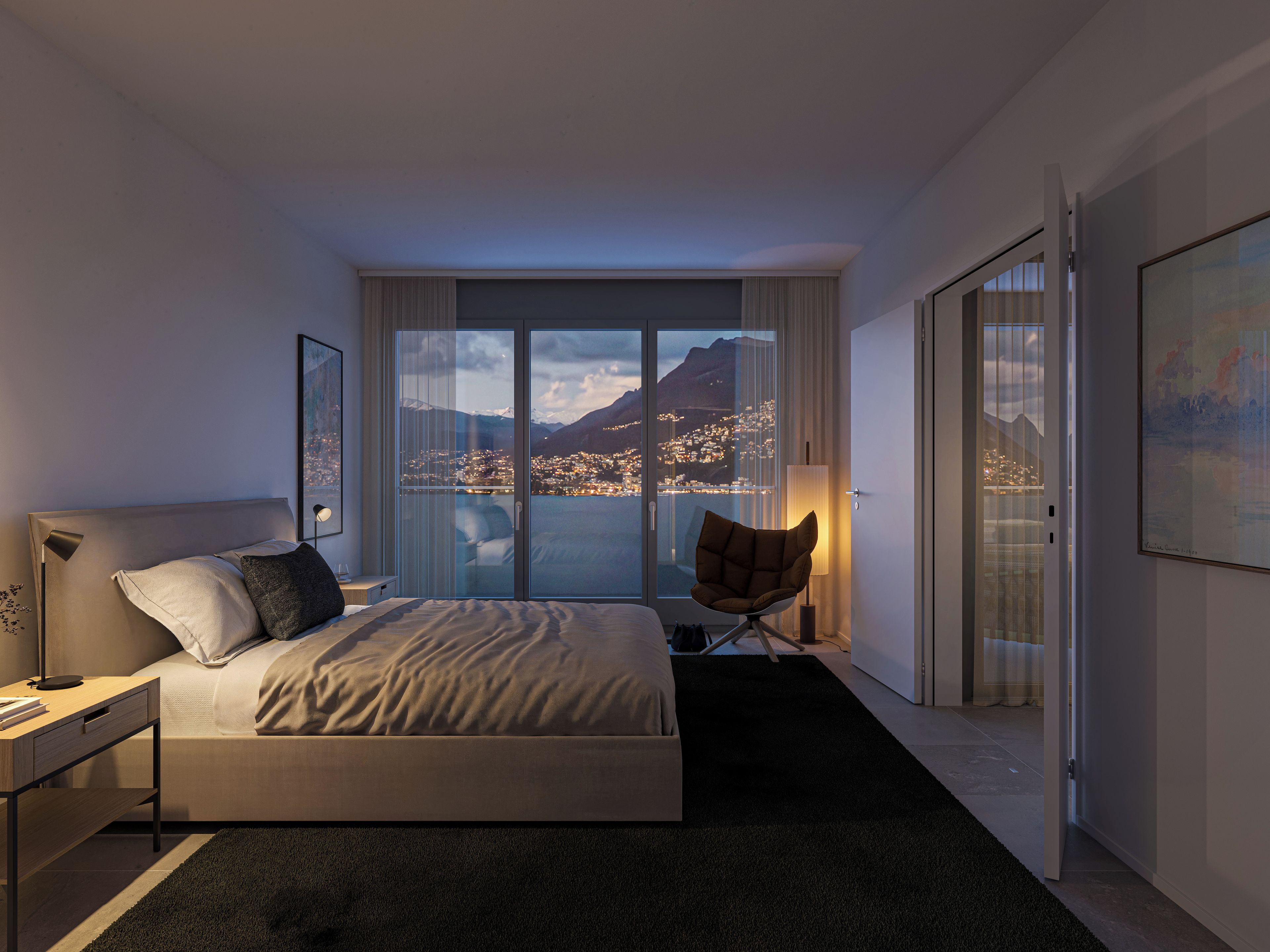 Ein modernes Hotelzimmer mit einem großen Bett, einem Schreibtisch, einem Stuhl und Blick auf eine Stadtlandschaft durch ein großes Fenster.