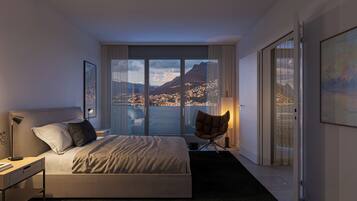 Ein modernes Hotelzimmer mit einem großen Bett, einem Schreibtisch, einem Stuhl und Blick auf eine Stadtlandschaft durch ein großes Fenster.