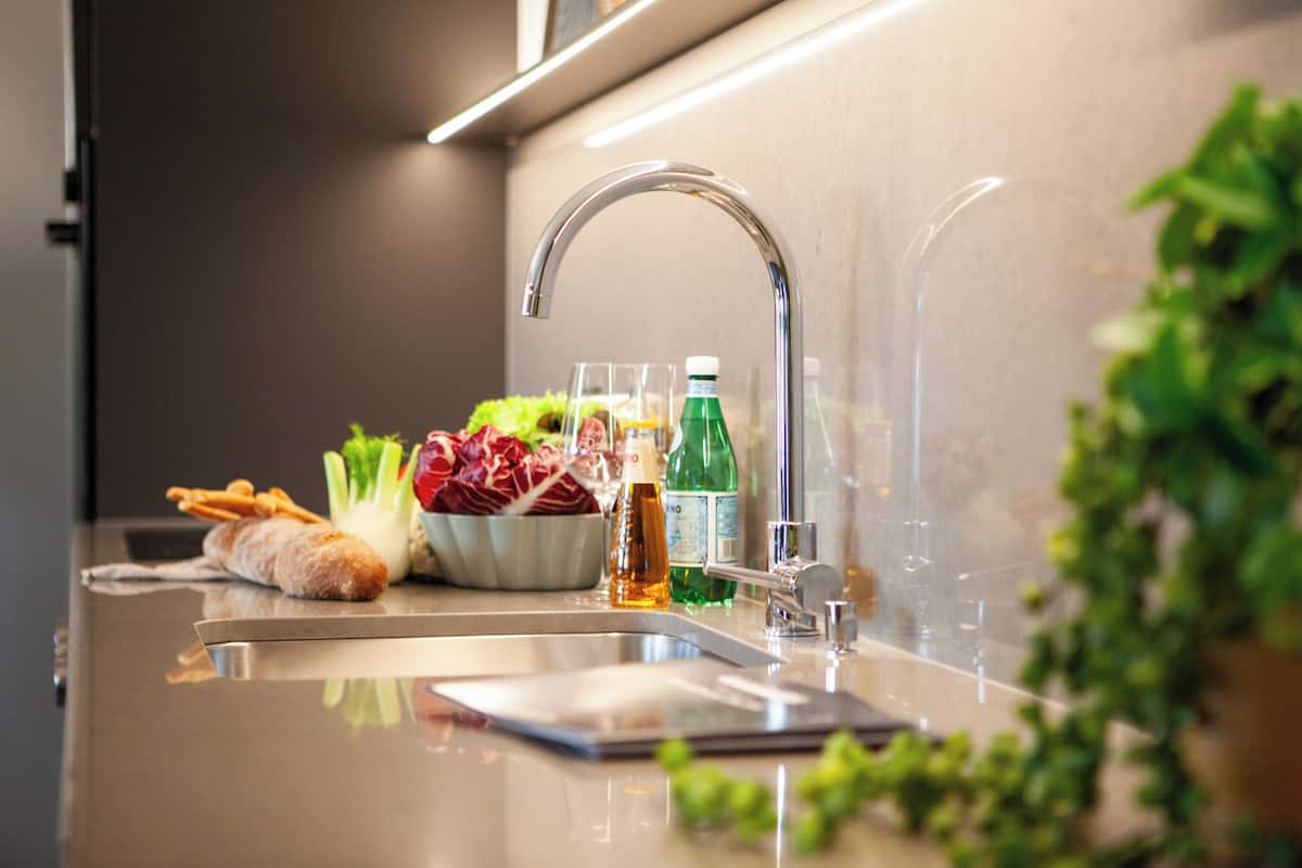 Suite, vista al lago | Cocina privada | Refrigerador con congelador, horno, parrilla de estufa y lavavajillas