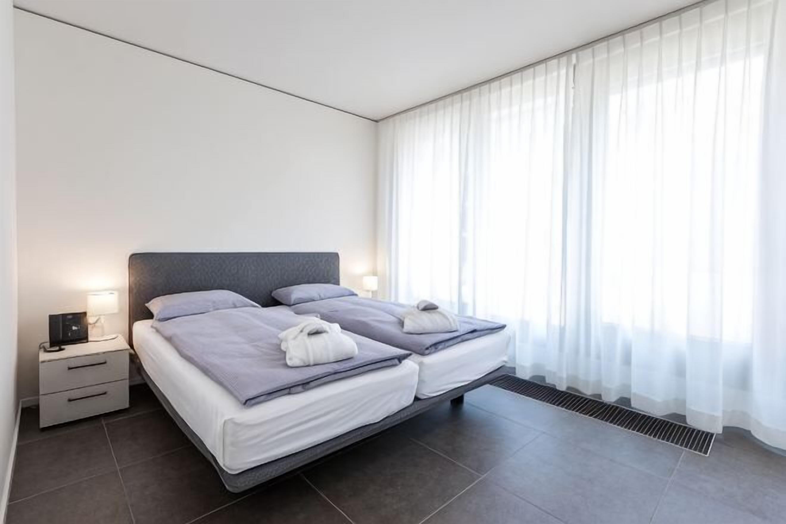 Hypo-allergenic bedding, memory foam beds, free minibar items