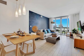 TV, offices - Resort Apt, infinity Pool, Balcony Views (Hallandale Beach)