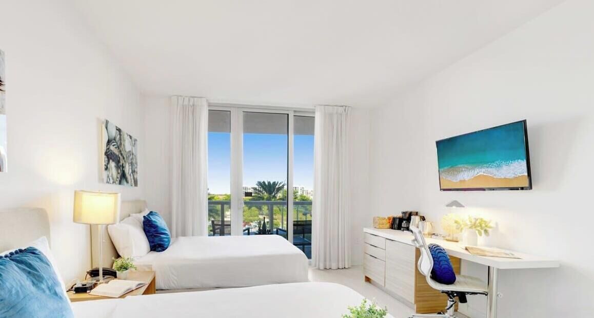 Apartment  Near Beach - Pool - Balcony - Gym - Hallandale Beach, FL