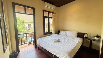 Deluxe Double Room | Desk, free WiFi, bed sheets