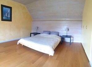 3 slaapkamers, een strijkplank/strijkijzer, beddengoed