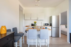 Appartement Classique | Cuisine privée | Réfrigérateur, four, plaque de cuisson, lave-vaisselle