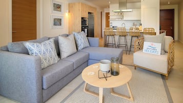 Basic Apartment | Private kitchen | Full-size fridge, microwave, oven, dishwasher