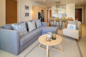 Apartamento básico | Cocina privada | Frigorífico grande, microondas, horno y lavavajillas