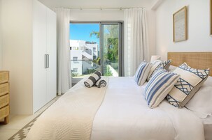 3 bedrooms, in-room safe, desk, iron/ironing board