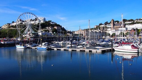 Walking distance to Goodrington and Paignton beach, bars, restaurants and shops.