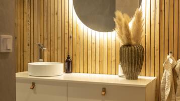 LÀgenhet Superior | Badrum | Regndusch, hÄrtork, golvvÀrme och handdukar