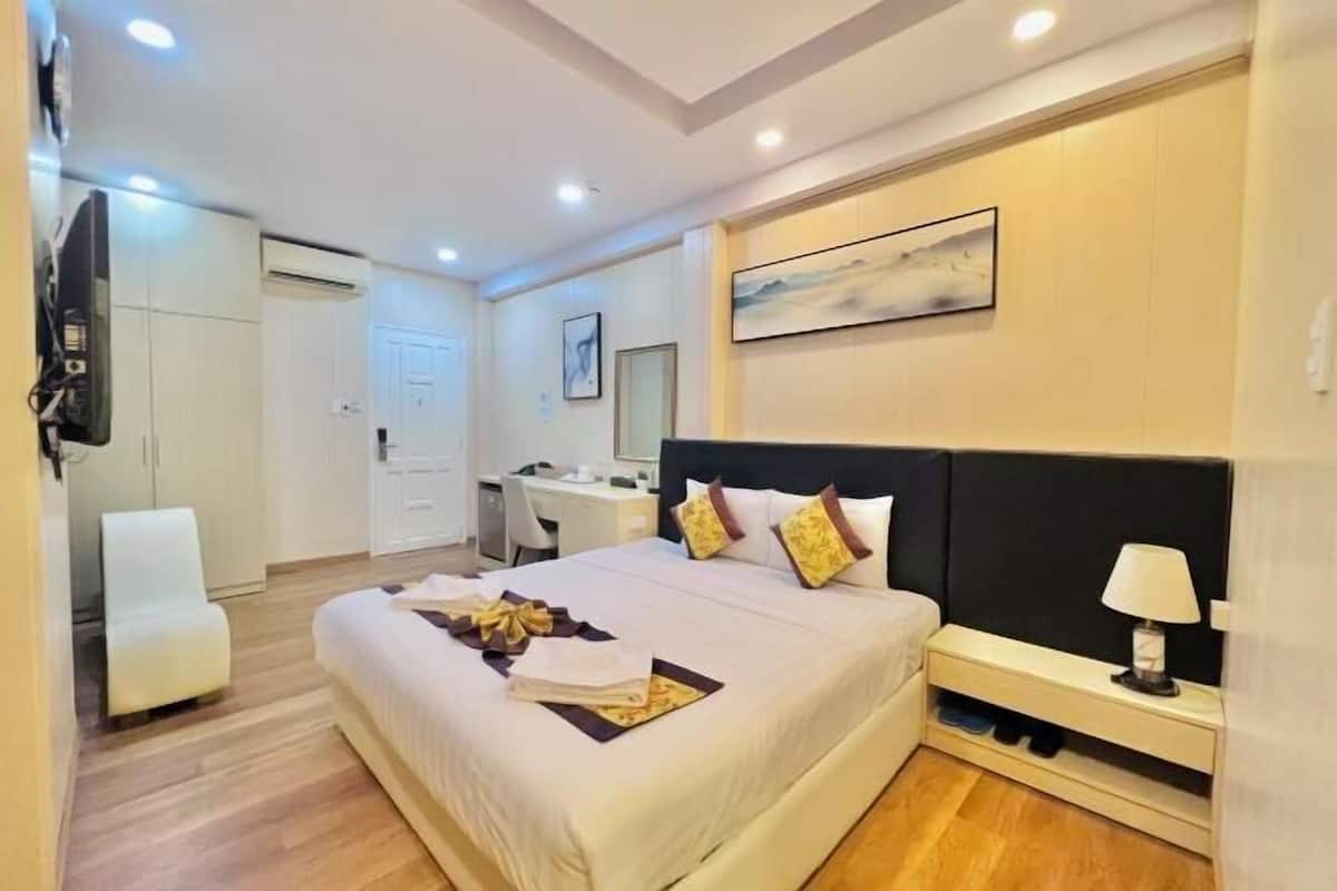1 habitación, escritorio, cortinas blackout y insonorización