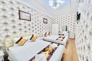 Family Room | Desk, blackout curtains, soundproofing, free WiFi - Truc Huyen Hotel (Ho Chi Minh City)