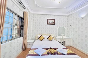 Quarto casal luxo | 1 quarto, escrivaninha, cortinas blackout, quartos à prova de som