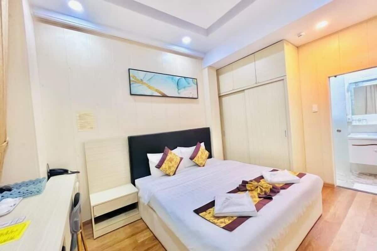 1 habitación, escritorio, cortinas blackout y insonorización