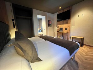 Twin Room | Free WiFi - Hotel Yomo Petit Paris (Encamp)