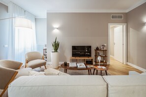 TV - Via Melzo Deluxe Suite (Milan)