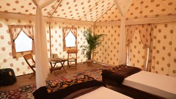 1 Schlafzimmer, Betten mit Memory-Foam-Matratzen, Schreibtisch