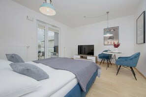 Studio, Balcony | Iron/ironing board, free WiFi, bed sheets - Studio Near The PGE Stadium by Renters (Warsaw)