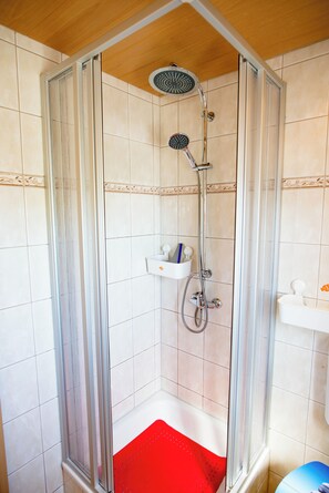 Suihku, pyyhkeet, vessapaperi