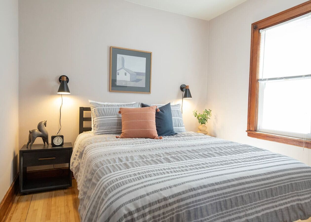 2 bedrooms, desk, iron/ironing board, travel crib