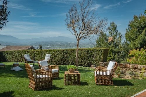 Charming villa nestled in the Abruzzo hills