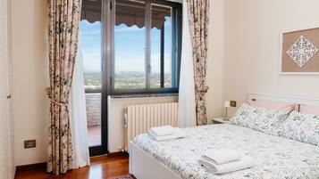 4 Schlafzimmer, Bügeleisen/Bügelbrett, Reisekinderbett, WLAN