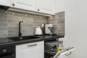 Private kitchen - Classic Apartment Wrocław by Renters (Wroclaw)