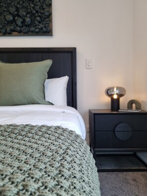 2 bedrooms, iron/ironing board, free WiFi, bed sheets - Cloud Nine Elegant Escape Awaits (Christchurch)