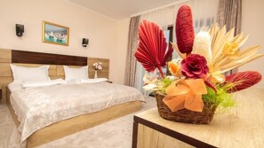 Superior Room | Premium bedding, individually furnished, desk, laptop workspace - Pensiunea Danubia (Eselnita)