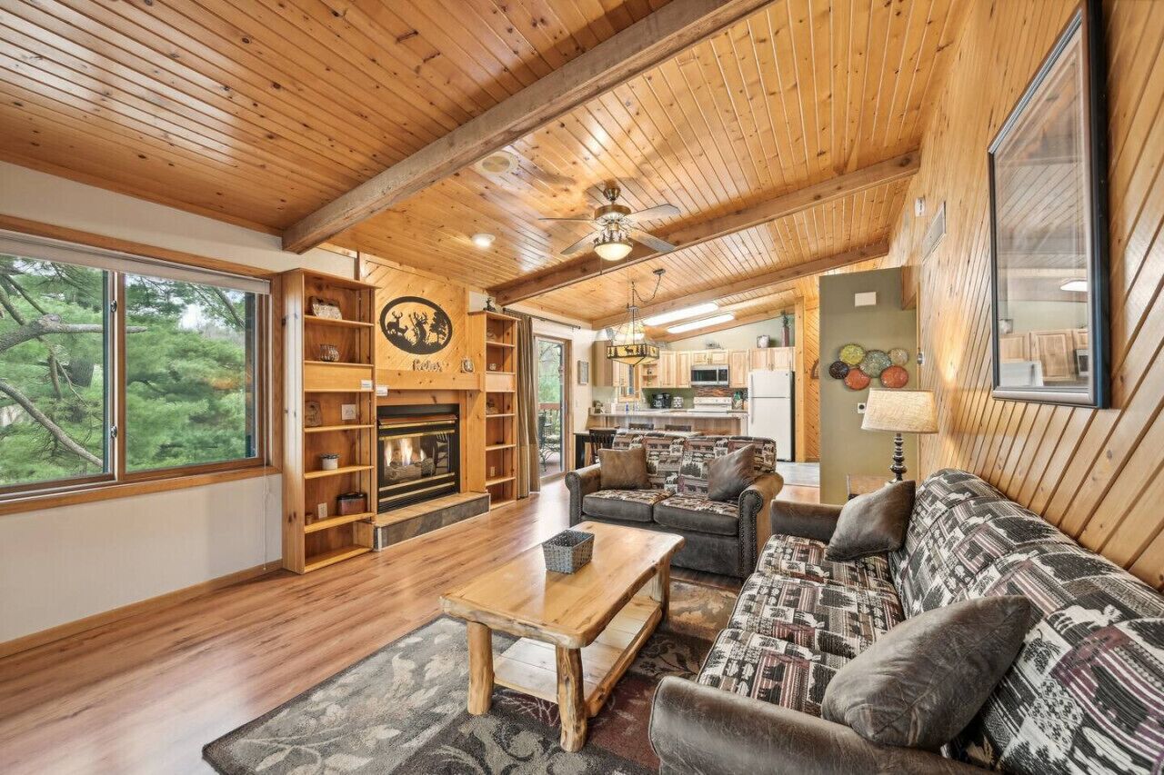 Smart TV, fireplace, stereo