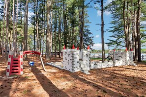 Children's area - Piers & Pines II at Island Pointe (Wisconsin Dells)