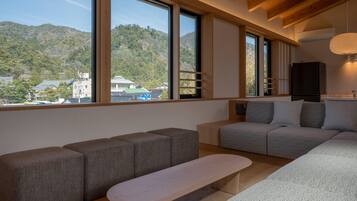 Habitación tradicional, no fumadores (101,with sauna,5 guests) | Escritorio, espacio para trabajar con un portátil, wifi gratis