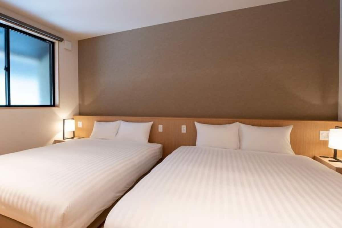 2 bedrooms, desk, laptop workspace, free WiFi
