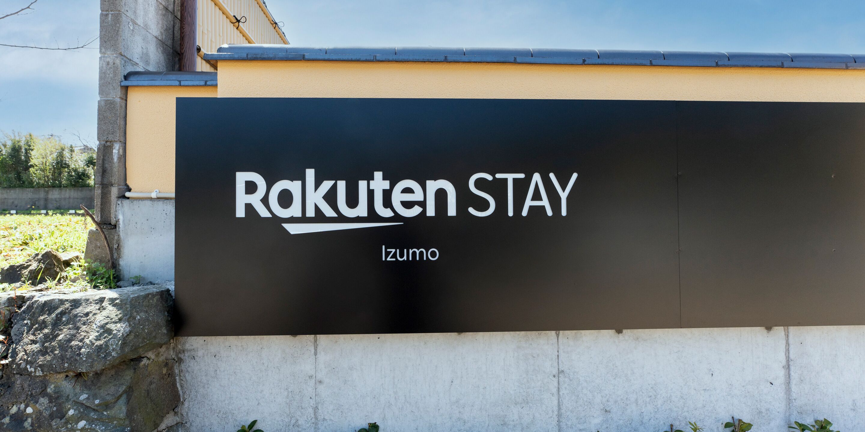 A sign for Rakuten Stay Izumo.