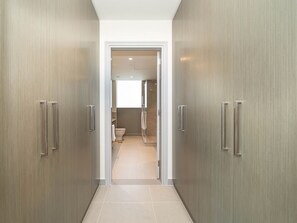 4 bedrooms, iron/ironing board, free WiFi - Forte Tower 4BR Stunning Views Downtown (Dubai)