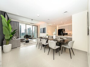 Deluxe Apartment | 4 bedrooms, iron/ironing board, free WiFi - Forte Tower 4BR Stunning Views Downtown (Dubai)