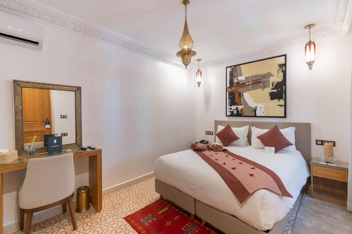 Deluxe Double Room | 1 bedroom, minibar, iron/ironing board, free WiFi