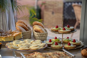 Free daily continental breakfast - Riad Atlas Palace (Marrakech)