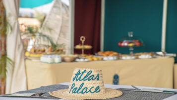 Tägliches inbegriffenes kontinentales Frühstück