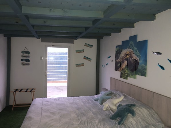 WiFi, bed sheets