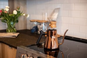 Unclassified image, 2 of 22, button