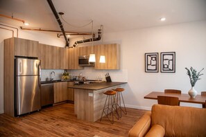 Unclassified image, 4 of 22, button