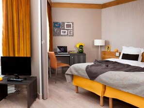 1 bedroom, WiFi, bed sheets - Paris XV arrondissement apartment 4 people with parking (Issy-les-Moulineaux)