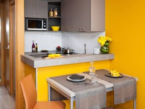 Réfrigérateur, four, plaque de cuisson, lave-vaisselle